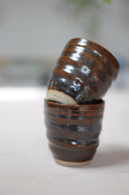 Afbeelding in Gallery-weergave laden, Set van 2 kopjes - bruinpaars
