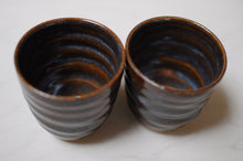 Afbeelding in Gallery-weergave laden, Set van 2 kopjes - bruinpaars
